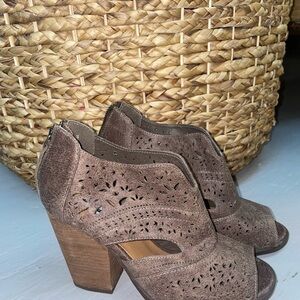 Elegant Brown Women's Heeled Sandals